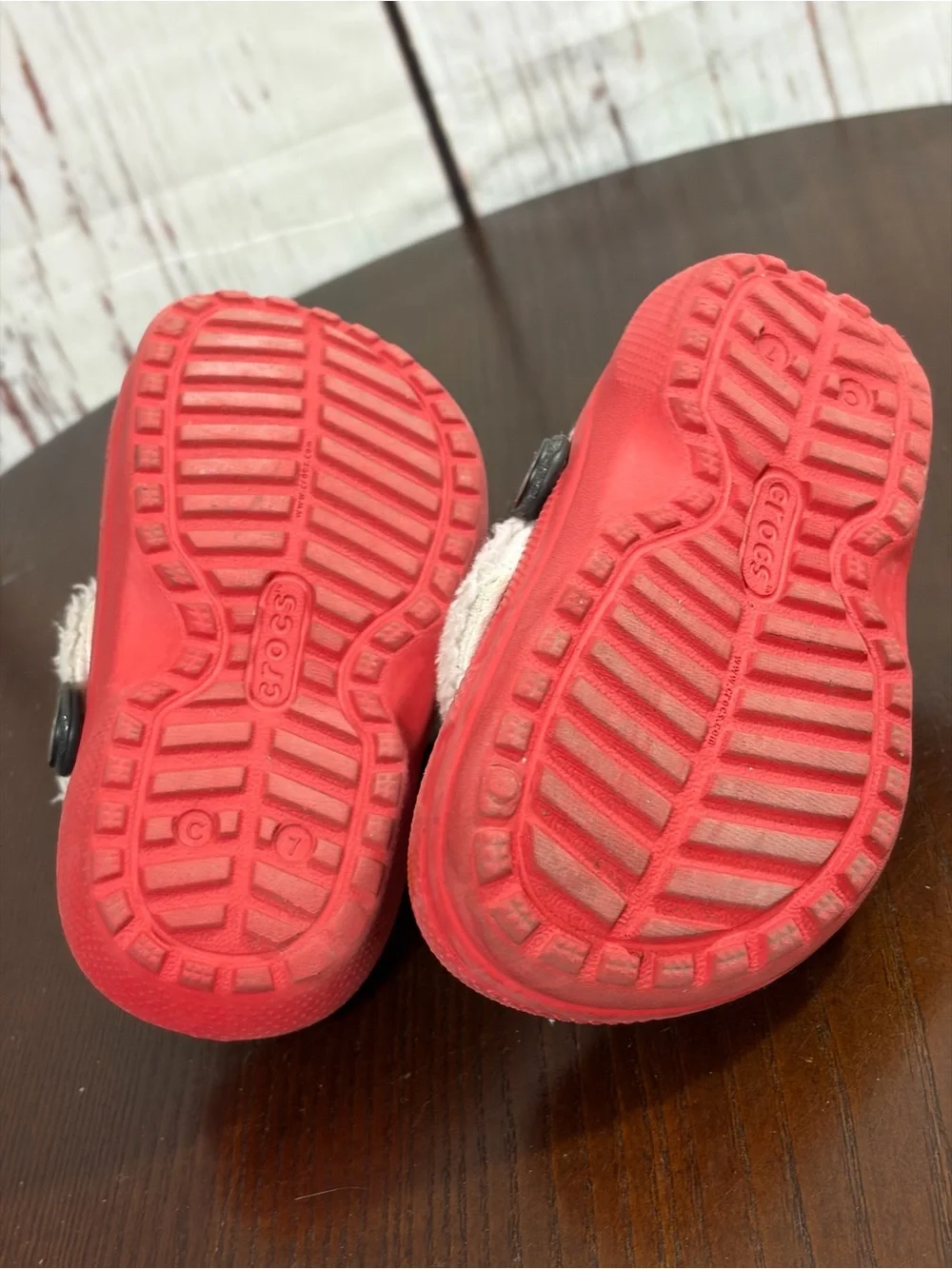 Crocs Santa Kids Red Fleece-Lined Slip-On Clogs C7